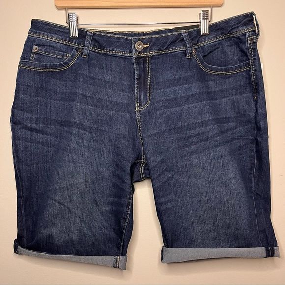 #114 R|evolution by Ricki’s Brooke Bermuda Mid-rise Dark Denim Short - Picture 1 of 7